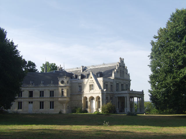 Le Chateau de La Madeleine, B & B at Pressagny l Orgueilleux , near Vernon & Giverny