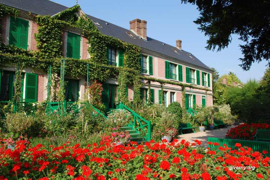 Das Giverny Haus Claude Monets im Sommer
