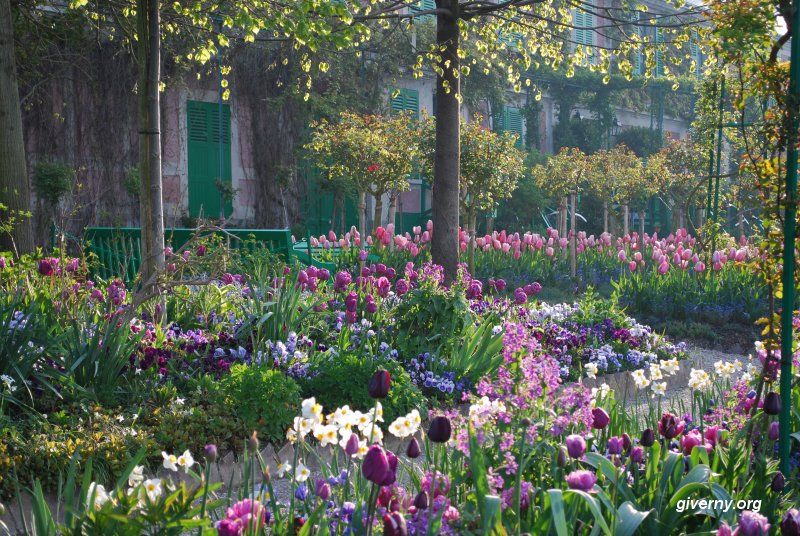 Claude Monets Haus und Garten in Giverny im Frühling 