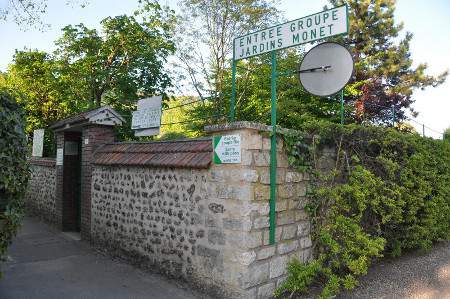 Group entrance to Fondation Monet Giverny
