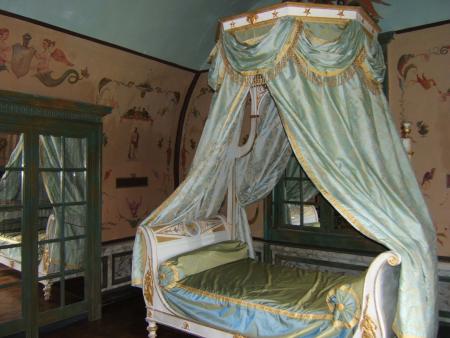 boudoir of the parade suite at chateau de bonnemare